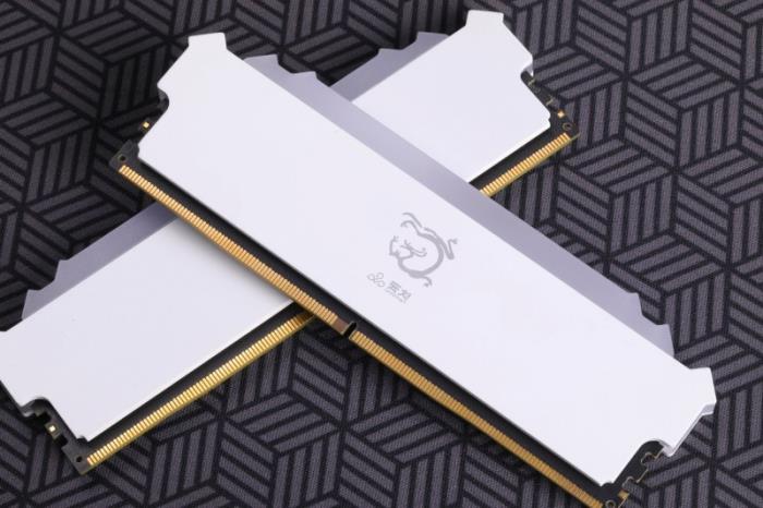 硬控發(fā)熱，一鍵躍至6400MT/s，「煌」系列DDR5內(nèi)存超頻體驗(yàn)