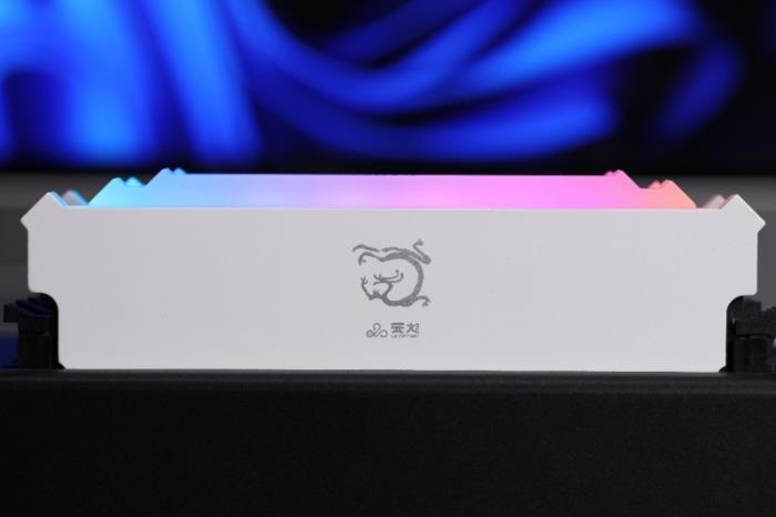硬控發(fā)熱，一鍵躍至6400MT/s，「煌」系列DDR5內(nèi)存超頻體驗(yàn)