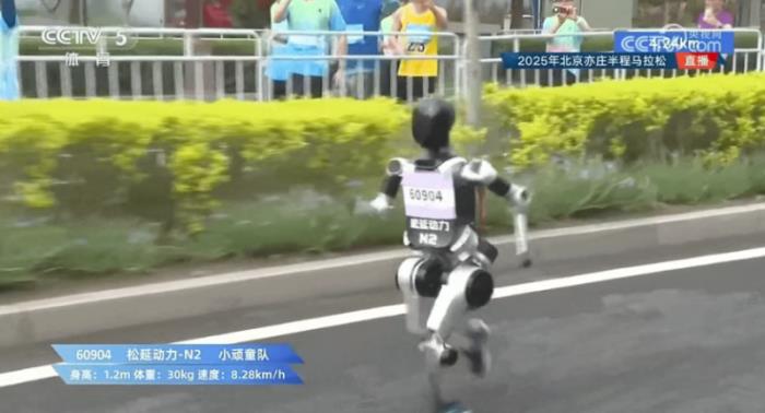 技術(shù)加持破極限！利亞德?虛擬動點(diǎn)賦能松延動力機(jī)器人半馬奪佳績