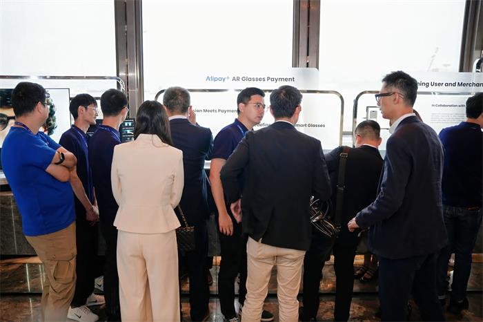 星紀魅族在中國香港發(fā)布全球首個 AR 眼鏡線下支付功能