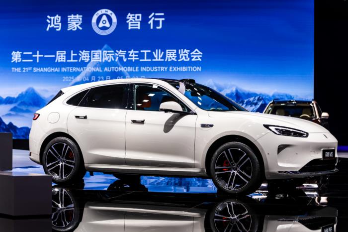 年輕人的第一臺智能座駕？問界新M5 Ultra上海車展搶鏡