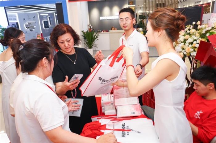 安吉爾亞洲一號店盛大開業(yè)：立足家裝潮流高地，引領凈水消費新趨勢