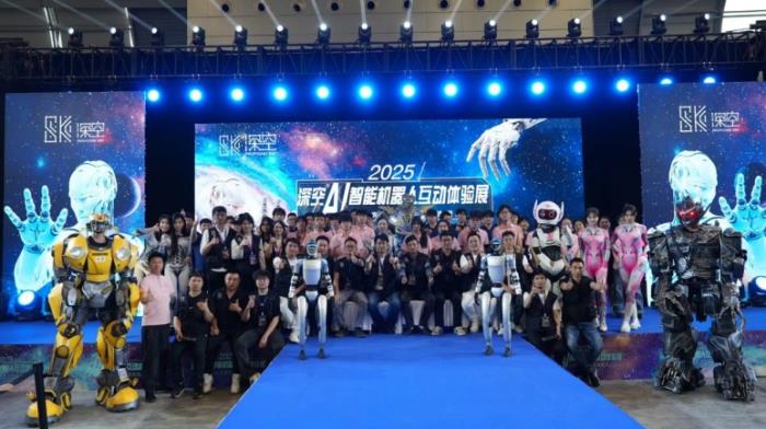 觸手可及，玩轉(zhuǎn)AI智能世界 2025深空AI智能機(jī)器人互動體驗(yàn)展上海站圓滿落幕，蚌埠站盛宴