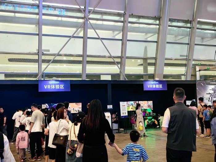 觸手可及，玩轉(zhuǎn)AI智能世界 2025深空AI智能機(jī)器人互動體驗(yàn)展上海站圓滿落幕，蚌埠站盛宴