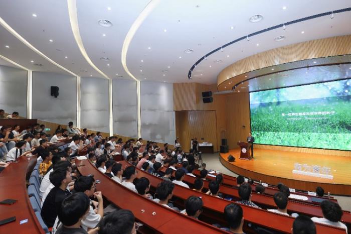 華為終端CEO何剛回母校西電：每一位師生都是改變世界的種子