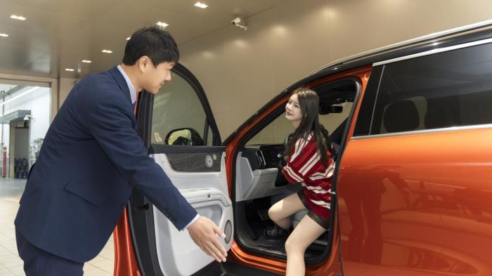 鴻蒙智行“五一安心行”：以服務(wù)重塑汽車行業(yè)體驗(yàn)新高度