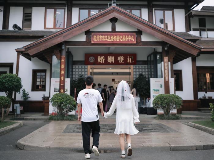 穿拖鞋辦婚禮？Z世代新人顛覆傳統(tǒng)：在Soul App集云祝福