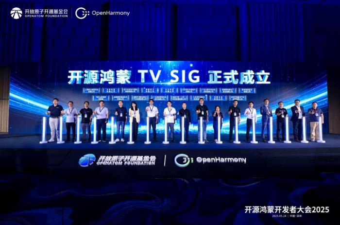 推動開源鴻蒙生態(tài)再升級！軟通動力攜子公司鴻湖萬聯(lián)深度參與2025開源鴻蒙開發(fā)者大會