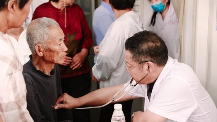 陽光新能源攜手全網(wǎng)爆火的95后村長，共繪鄉(xiāng)村振興新畫卷！