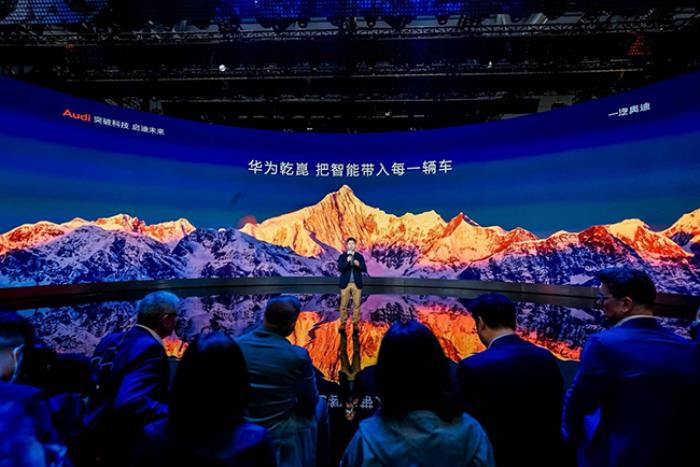 “奧迪+華為全球第一車”，奧迪Q6L e-tron定義豪華純電新標(biāo)準(zhǔn)