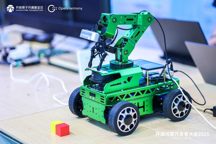 “端側操作系統(tǒng)+AI”浪潮來臨 開源鴻蒙加速布局AI全棧能力體系