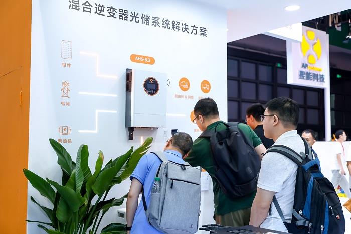 AI賦能，智啟未來丨昱能科技攜全場景智慧光儲解決方案重磅亮相SNEC！