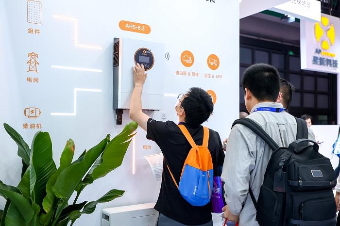 AI賦能，智啟未來丨昱能科技攜全場景智慧光儲解決方案重磅亮相SNEC！