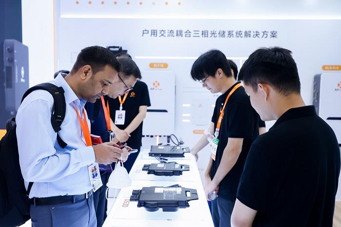 AI賦能，智啟未來丨昱能科技攜全場景智慧光儲解決方案重磅亮相SNEC！