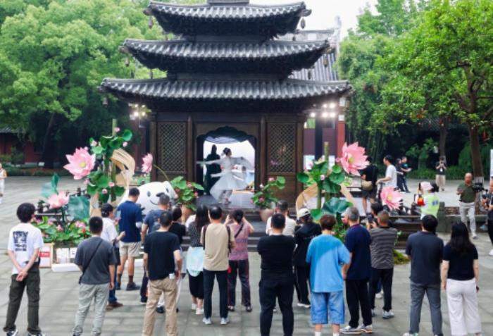 游船賞西湖美景、4折起購3C數(shù)碼 京東“3C數(shù)碼國補(bǔ)中國行”落地杭州