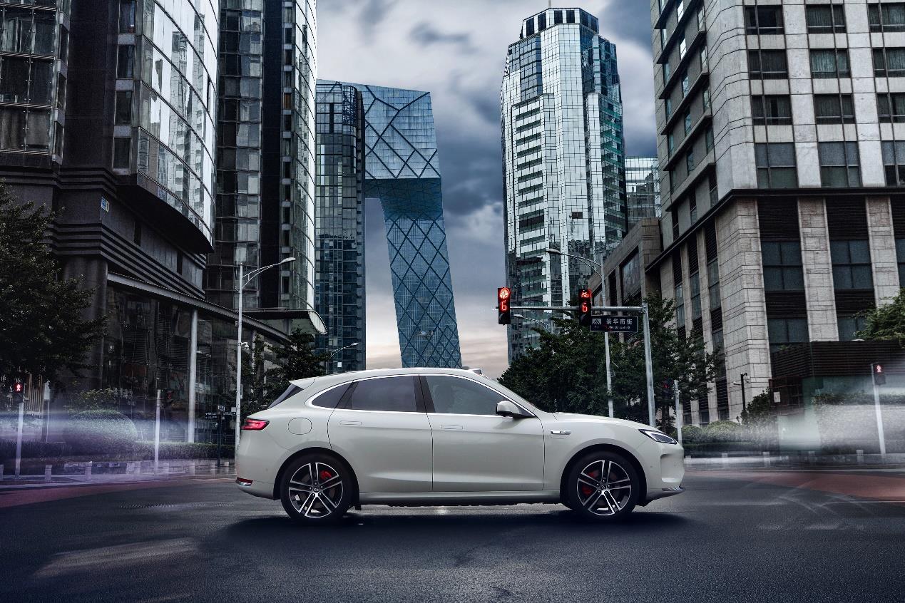 畢業(yè)季購車新趨勢，問界新M5 Ultra成學(xué)車黨出行好幫手