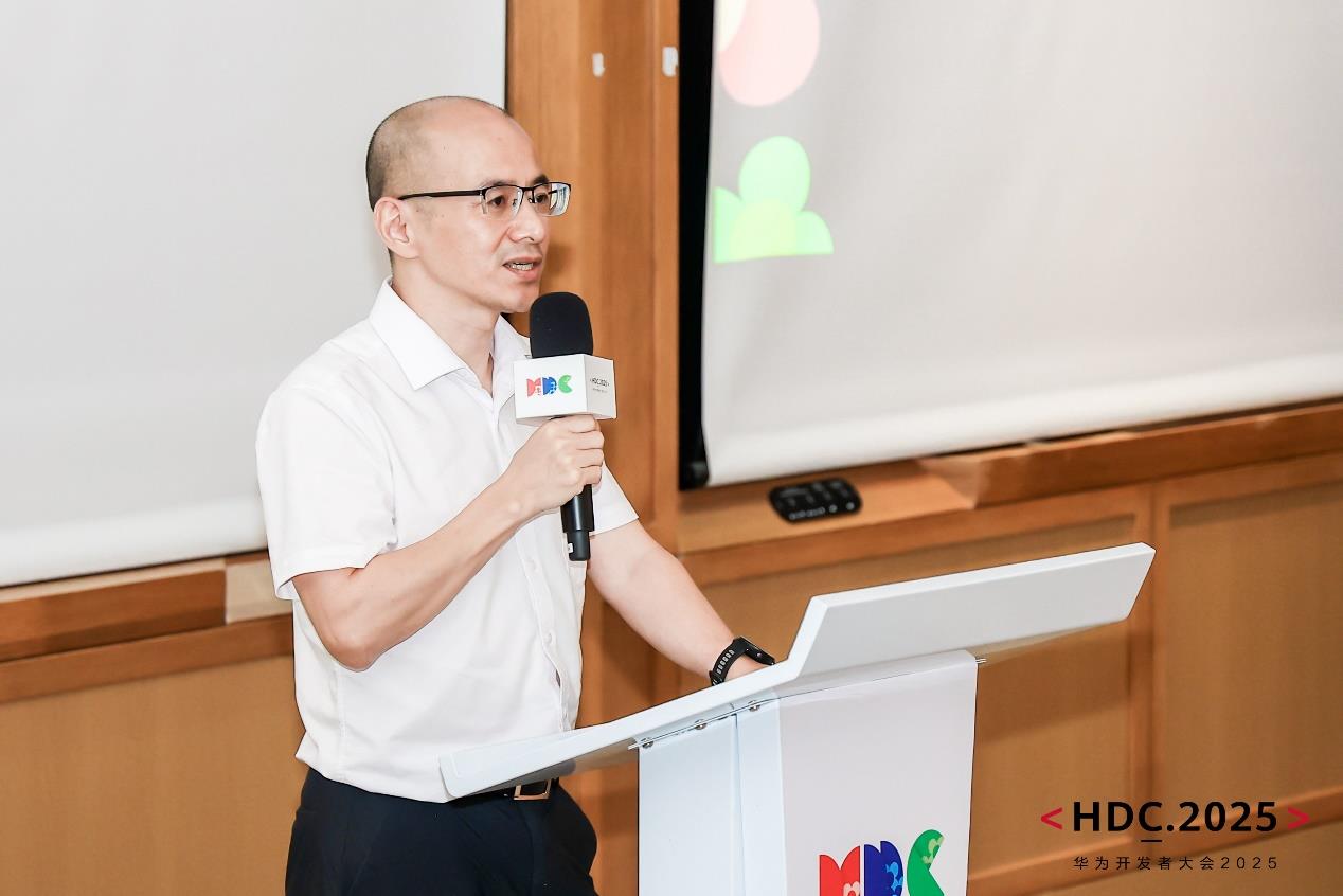 超100個通用辦公平臺適配鴻蒙，全場景協(xié)同驅(qū)動政企數(shù)智升級