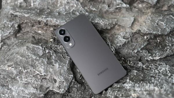 三星Galaxy S25 Edge：當(dāng)輕薄成為潮流