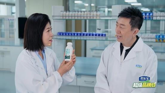 總臺(tái)陳偉鴻走進(jìn)君樂寶溯源鮮活密碼，破解一杯好奶誕生的“黃金公式”