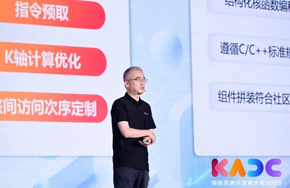 一手生態(tài)開放，一手技術(shù)突圍，昇騰CANN成中國AI創(chuàng)新底座