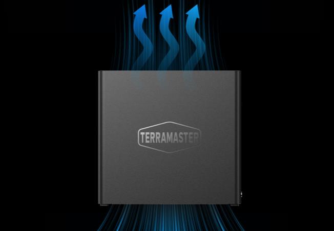 對比后，才發(fā)現(xiàn)鐵威馬 D4 SSD 智能溫控 PWM 有多重要