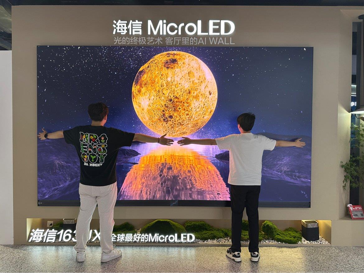震撼開箱！全國首臺163吋海信UX Micro LED無界巨幕落戶深圳灣